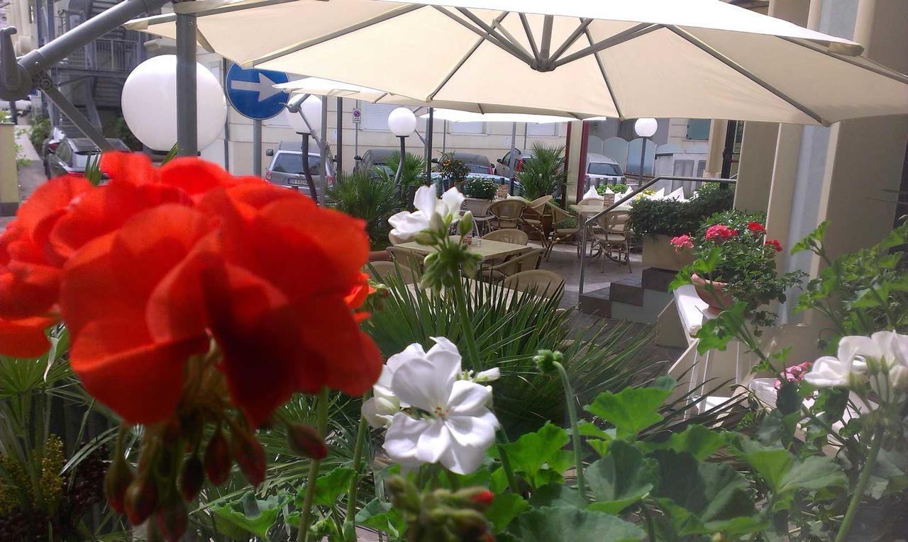 Hotel Arpa Rimini Exterior foto